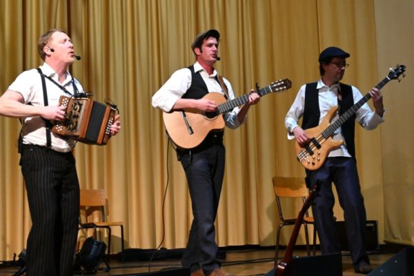 La-Belle-Paire-Trio-Live-1024x670