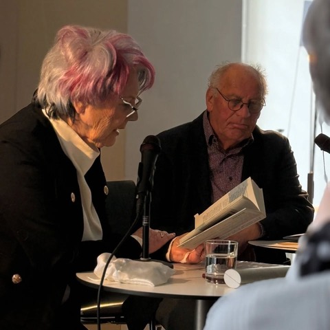 Margrit Schriber im Café Littéraire Lenzburg